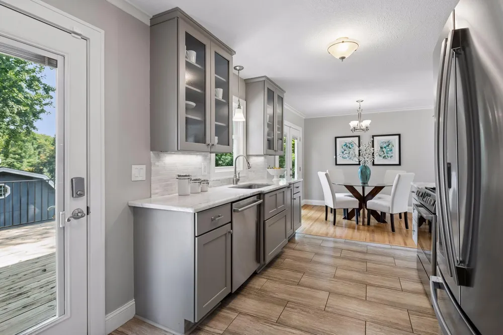 5913 Woodland Circle Minnetonka, MN 55345
