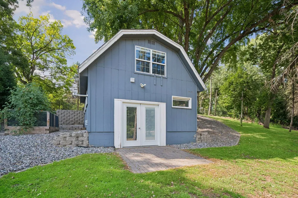 5913 Woodland Circle Minnetonka, MN 55345