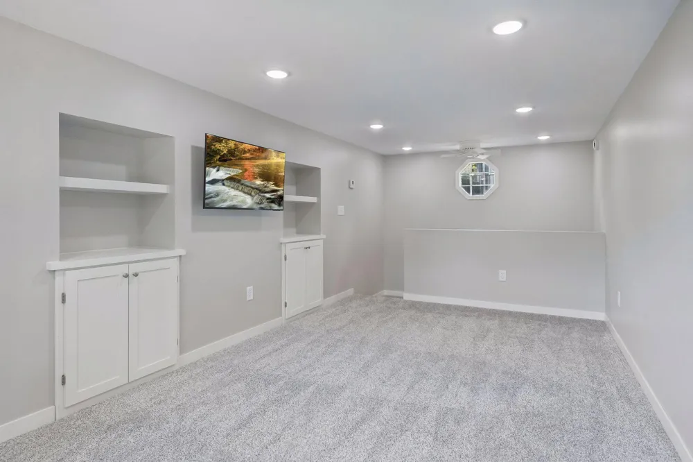 5913 Woodland Circle Minnetonka, MN 55345