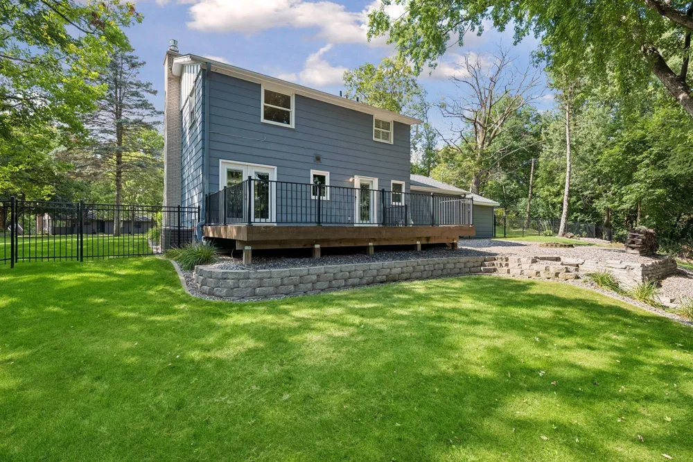 5913 Woodland Circle Minnetonka, MN 55345