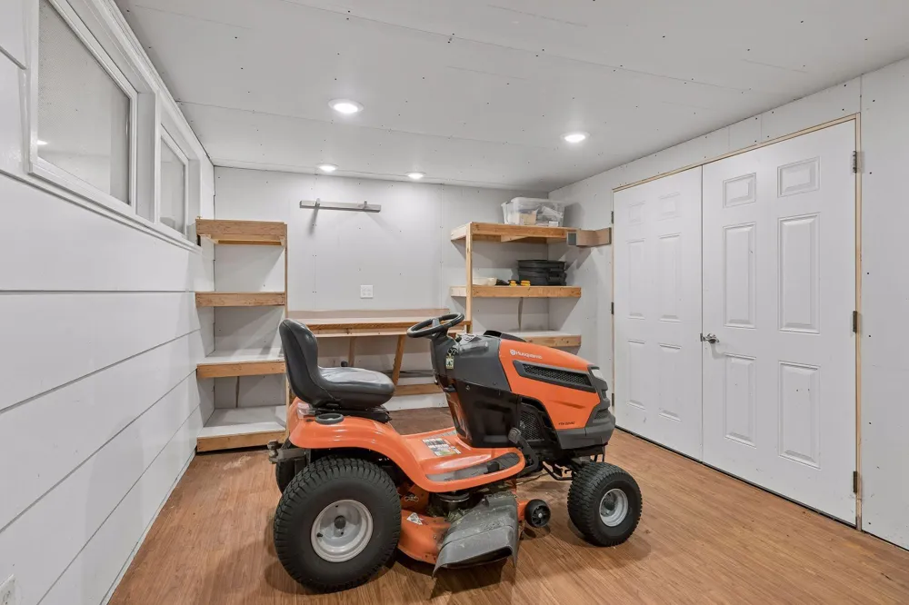 5913 Woodland Circle Minnetonka, MN 55345