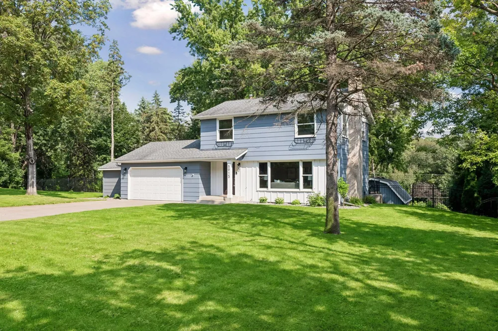 5913 Woodland Circle Minnetonka, MN 55345