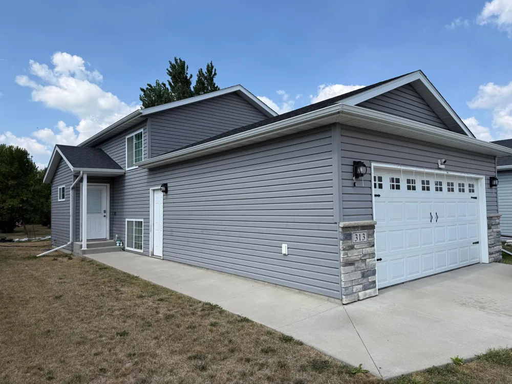 313 5th Street E Horace, ND 58047
