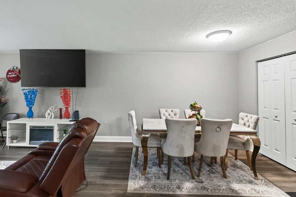 1700 Four Oaks Road #159 Eagan, MN 55121