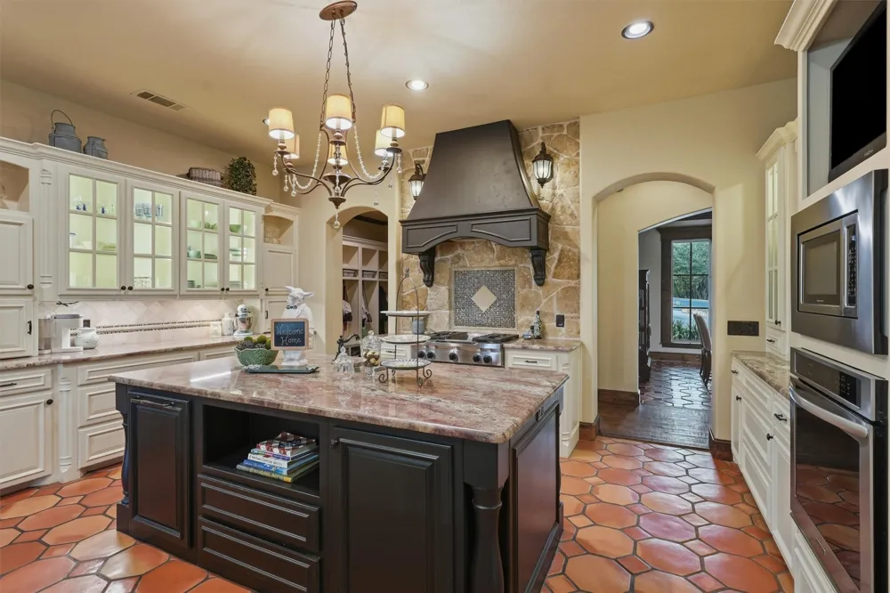 1501 Oaklawn Court Aledo, TX 76008
