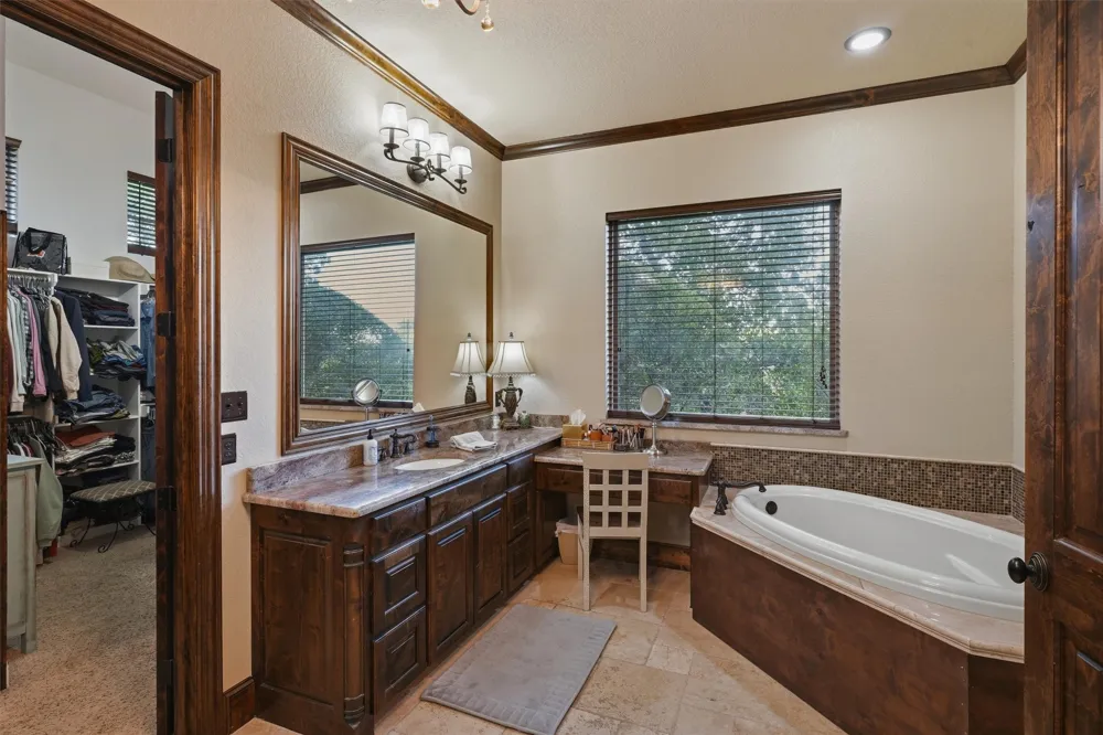 1501 Oaklawn Court Aledo, TX 76008