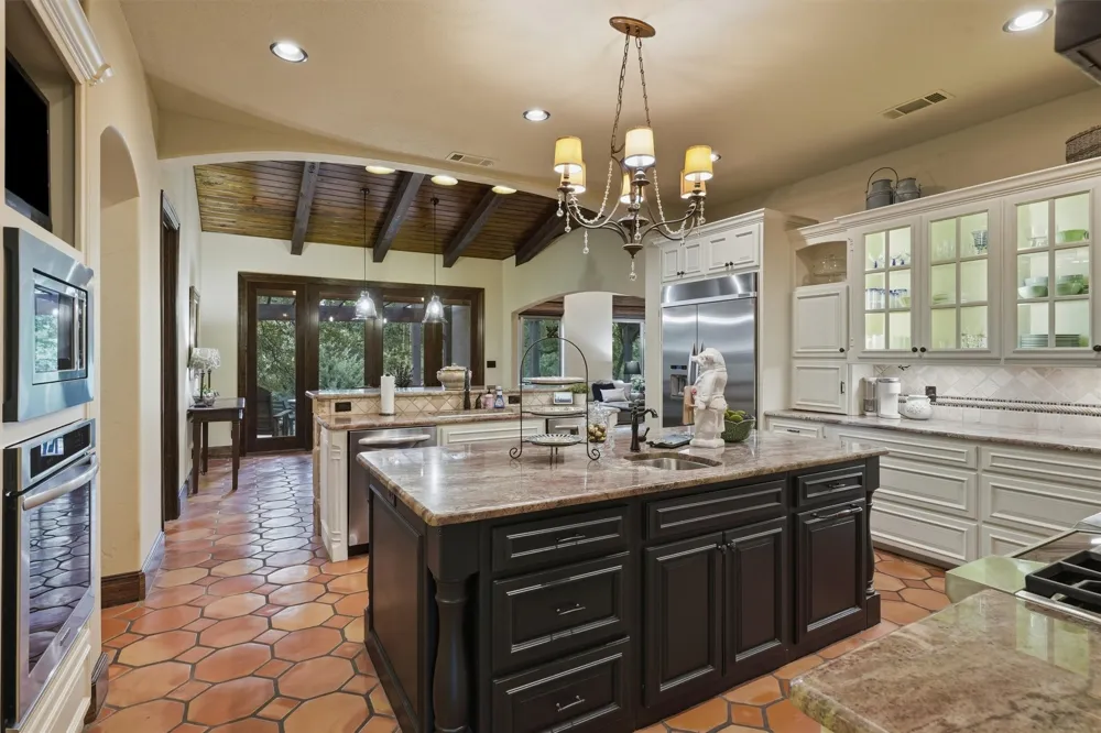 1501 Oaklawn Court Aledo, TX 76008