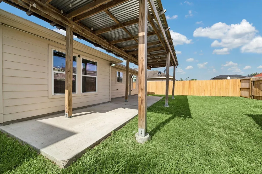 1523 Blossom Lane Baytown, TX 77521