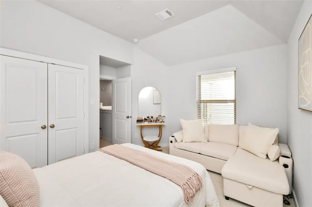 527 Cypress Valley Avenue Montgomery, TX 77316
