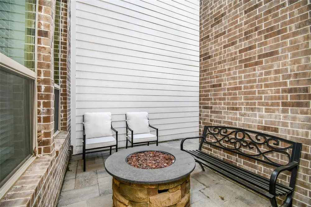 527 Cypress Valley Avenue Montgomery, TX 77316