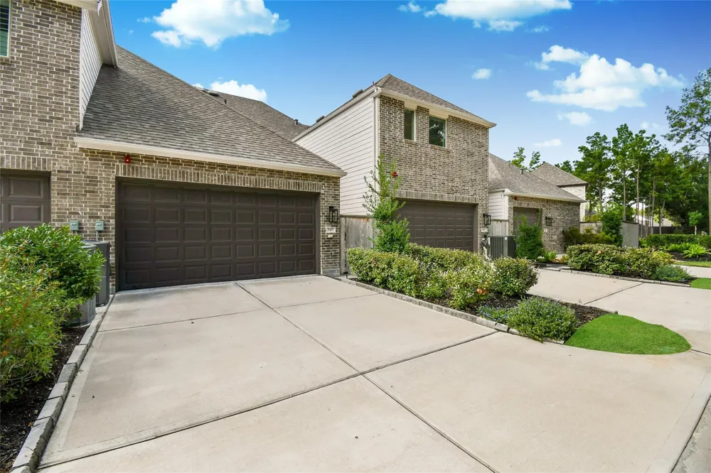 527 Cypress Valley Avenue Montgomery, TX 77316
