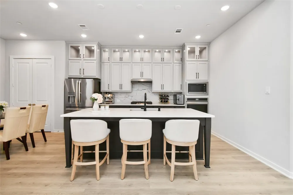 527 Cypress Valley Avenue Montgomery, TX 77316