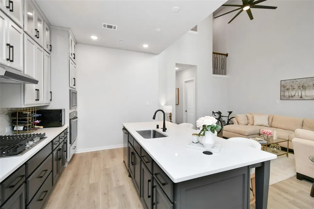 527 Cypress Valley Avenue Montgomery, TX 77316