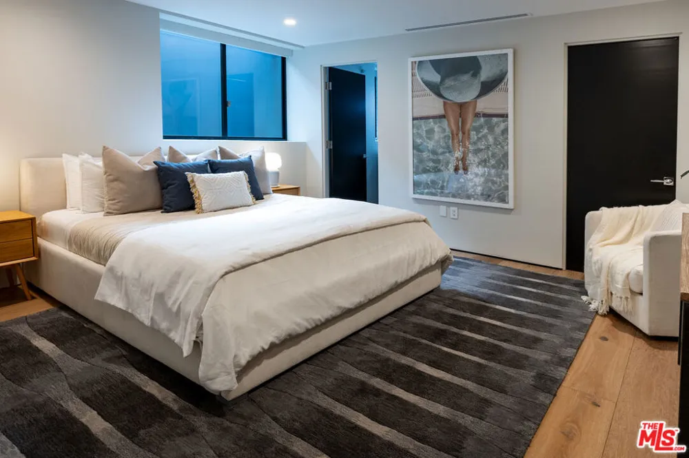 8356 W 4th Street Los Angeles, CA 90048