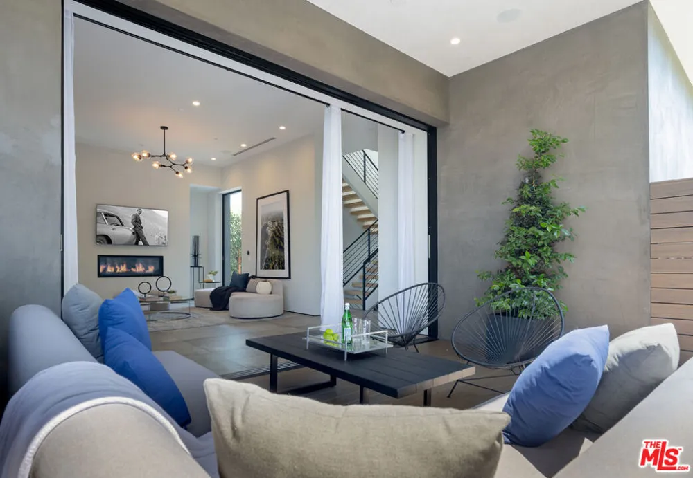 8356 W 4th Street Los Angeles, CA 90048