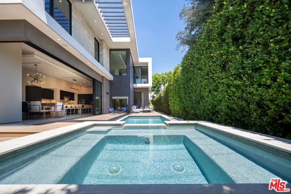 8356 W 4th Street Los Angeles, CA 90048
