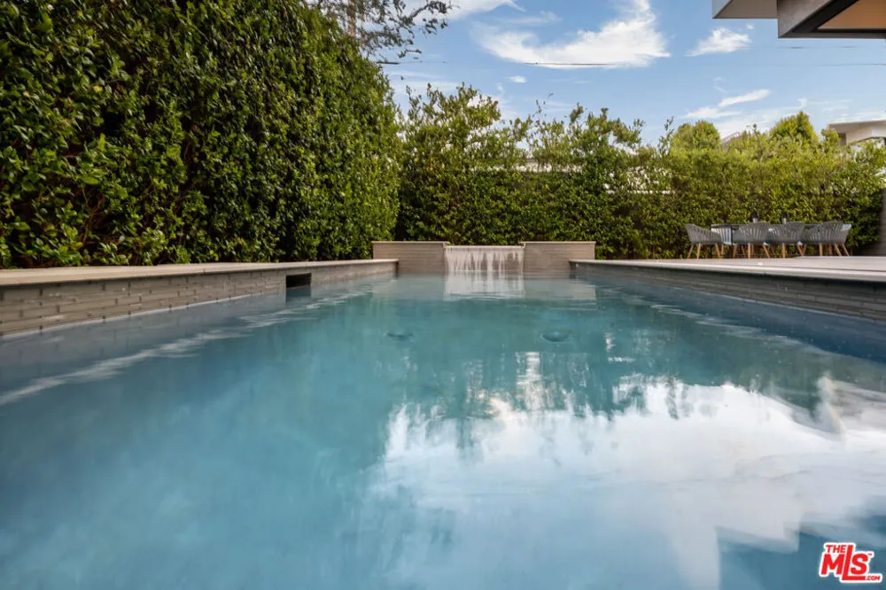 8356 W 4th Street Los Angeles, CA 90048