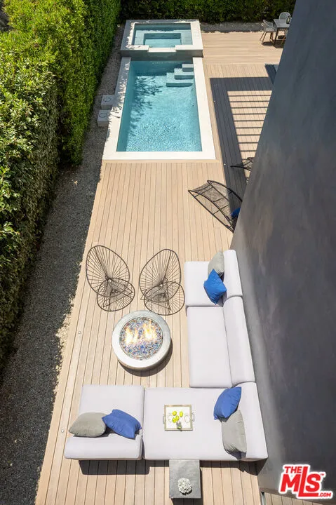 8356 W 4th Street Los Angeles, CA 90048
