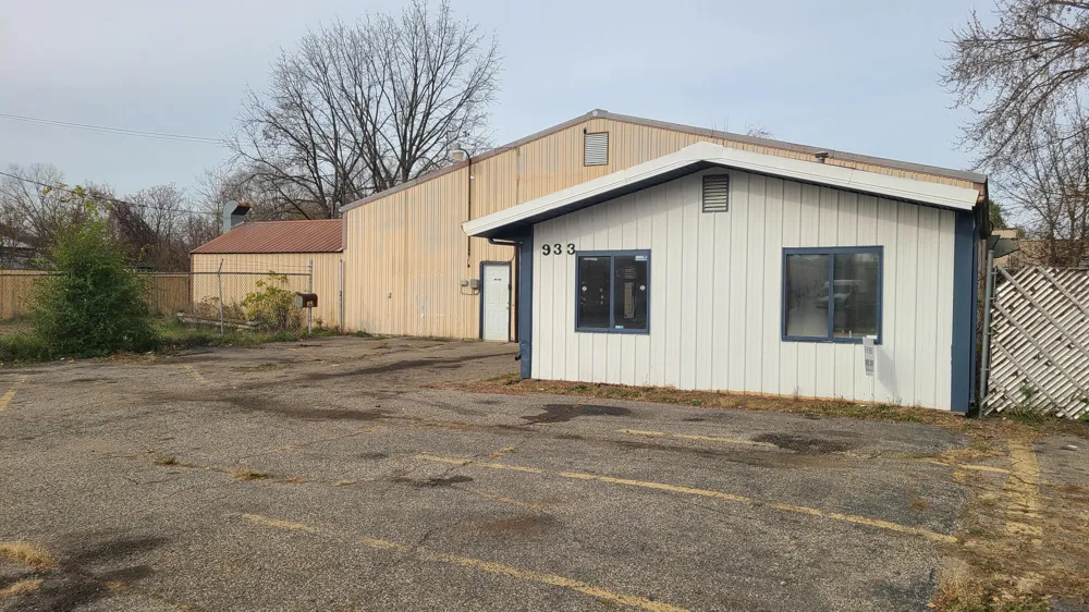 933 E Crosstown Parkway Kalamazoo, MI 49001