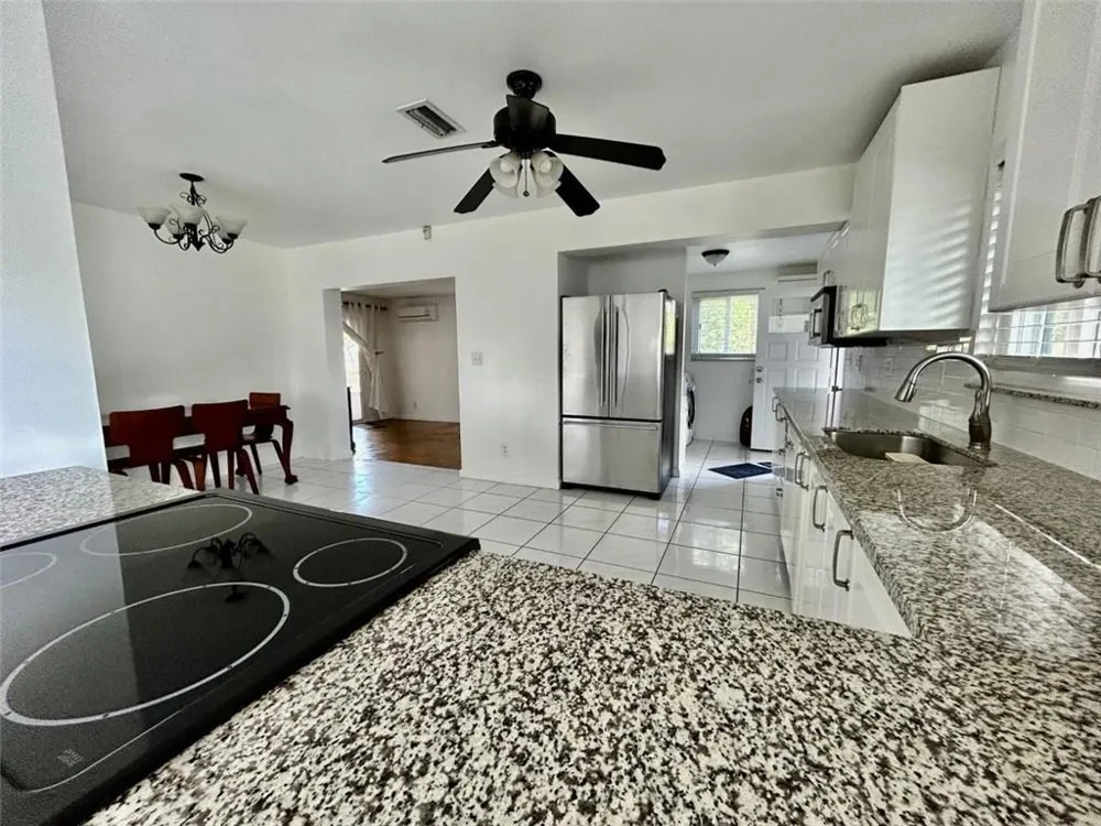 845 NW 10TH AVENUE Dania Beach, FL 33004