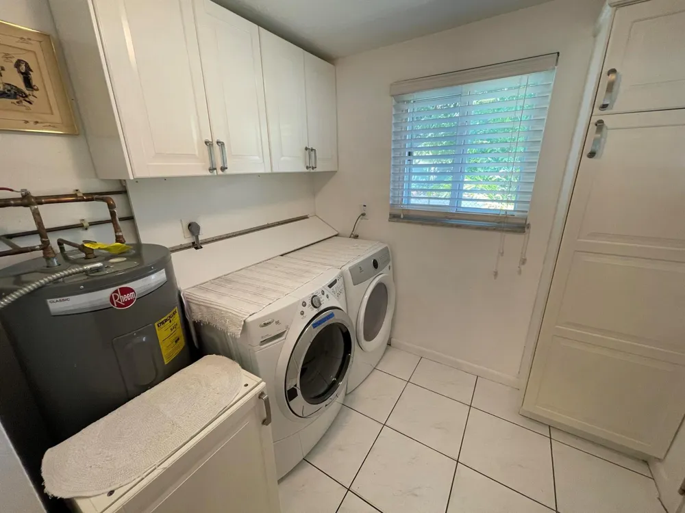 845 NW 10TH AVENUE Dania Beach, FL 33004