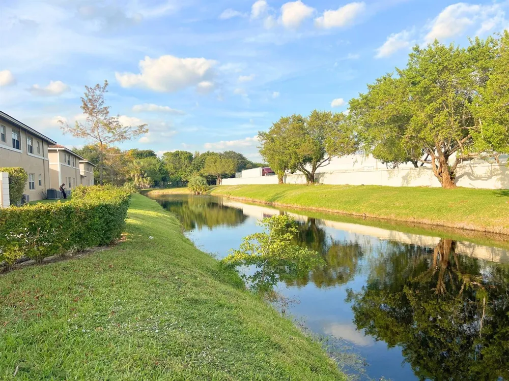 843 Twin Lakes Drive #30B Coral Springs, FL 33071