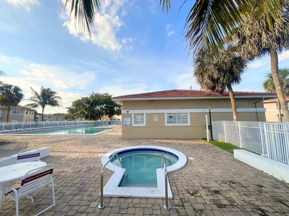 843 Twin Lakes Drive #30B Coral Springs, FL 33071