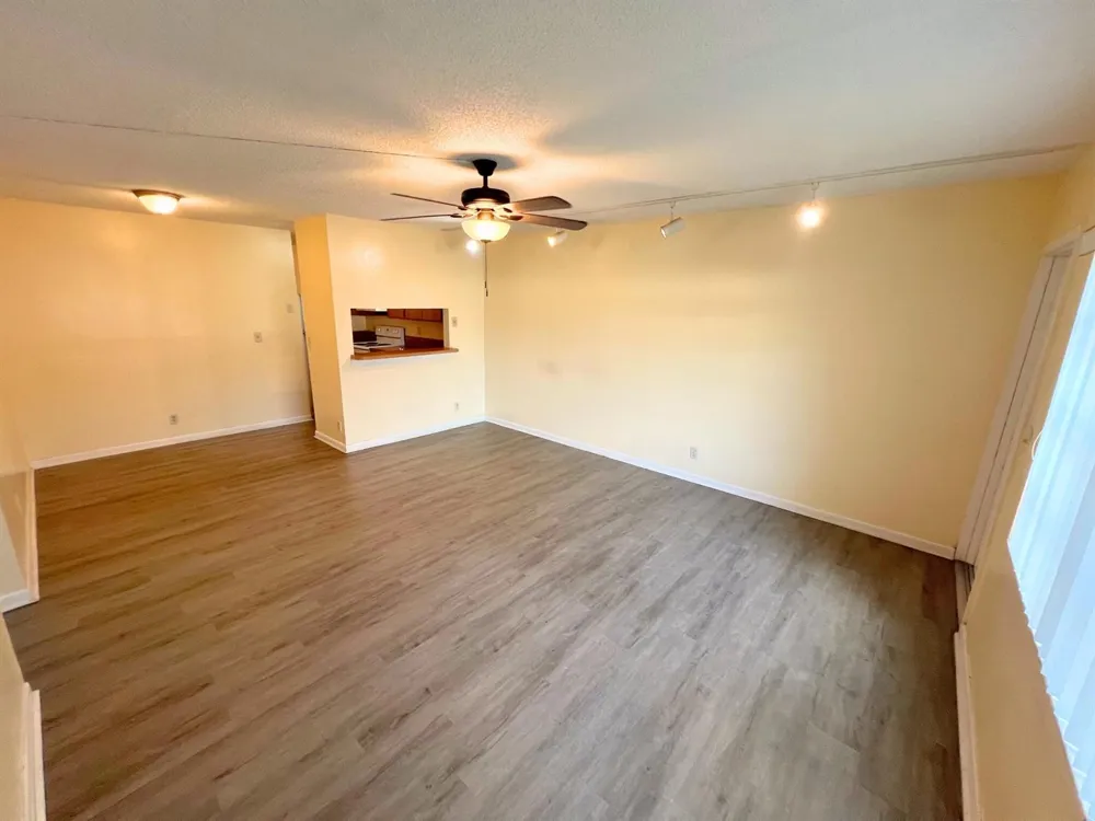 843 Twin Lakes Drive #30B Coral Springs, FL 33071