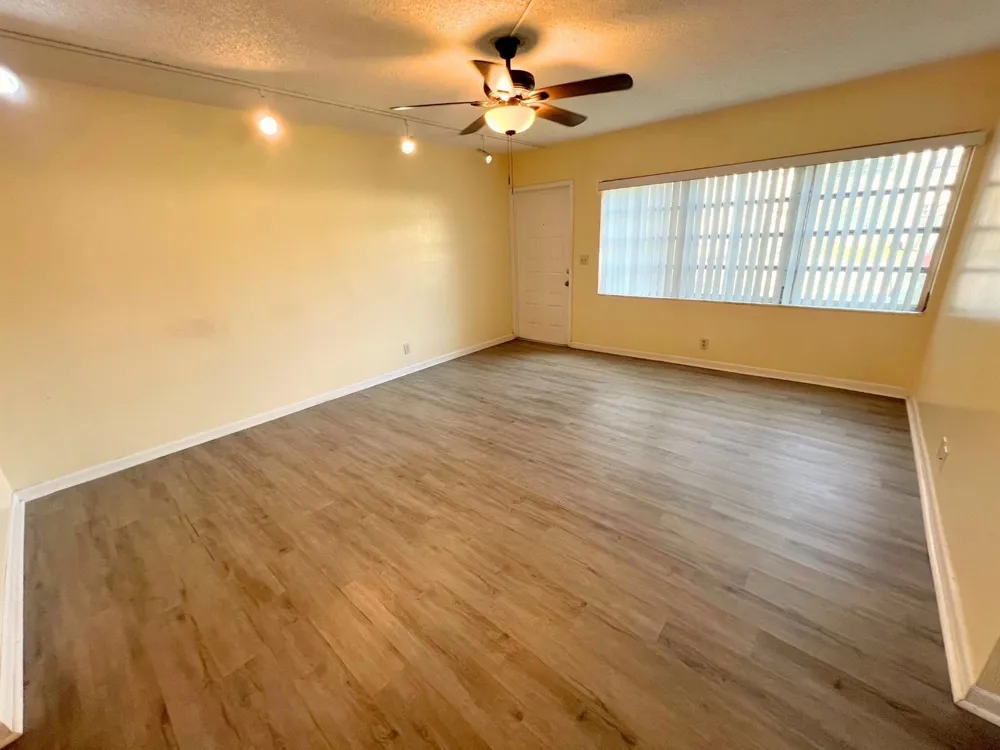 843 Twin Lakes Drive #30B Coral Springs, FL 33071