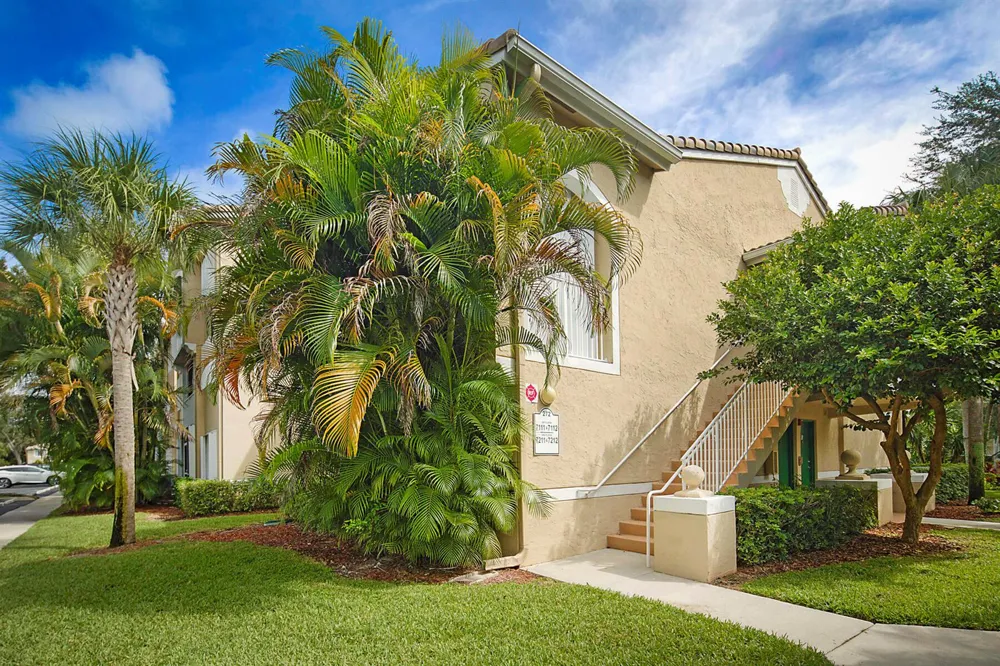 272 VILLAGE BOULEVARD #7212 Tequesta, FL 33469