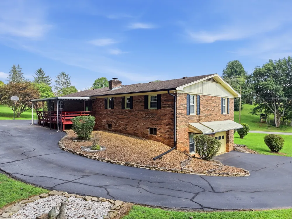 412 Freedom Trl Sparta, TN 38583