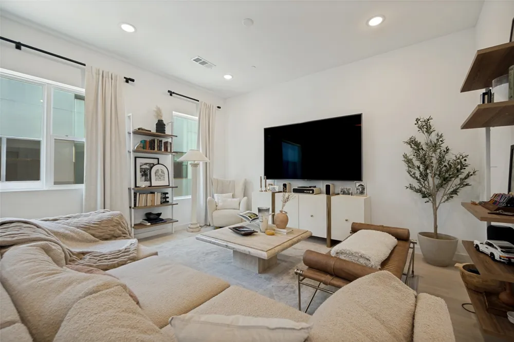 427 W 10th Street #601 Dallas, TX 75208