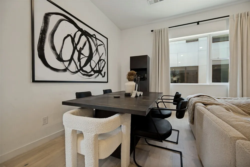 427 W 10th Street #601 Dallas, TX 75208