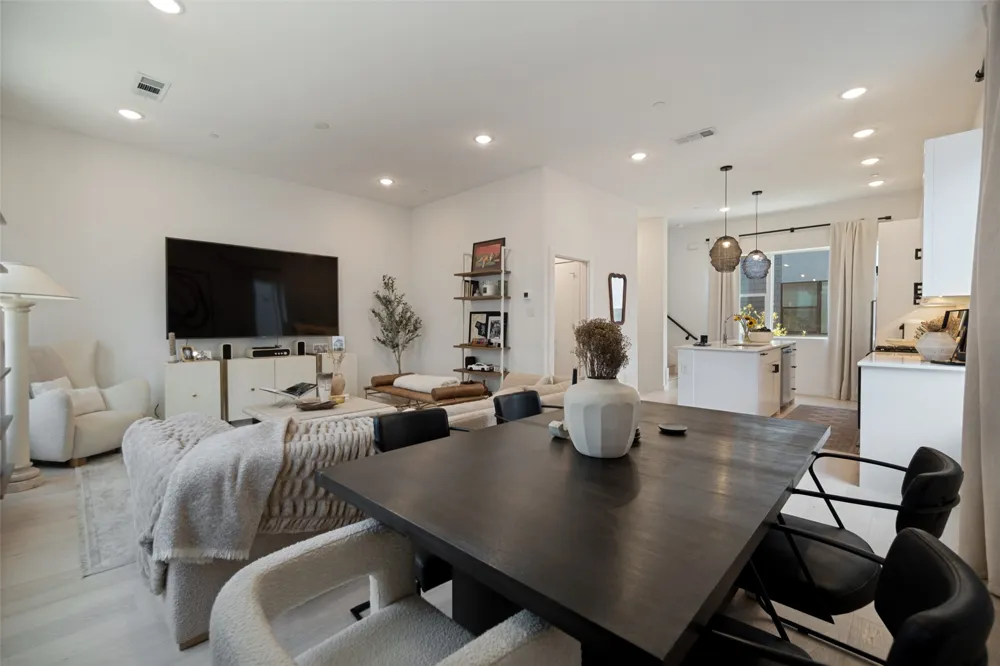 427 W 10th Street #601 Dallas, TX 75208