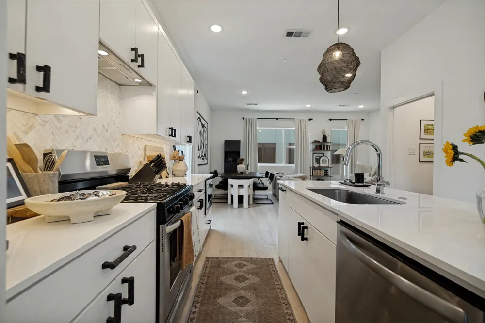 427 W 10th Street #601 Dallas, TX 75208