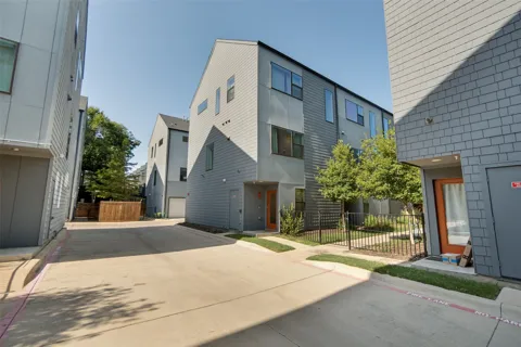 427 W 10th Street #601