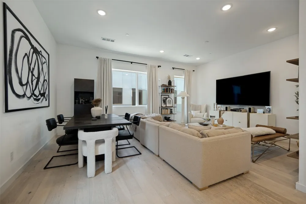 427 W 10th Street #601 Dallas, TX 75208