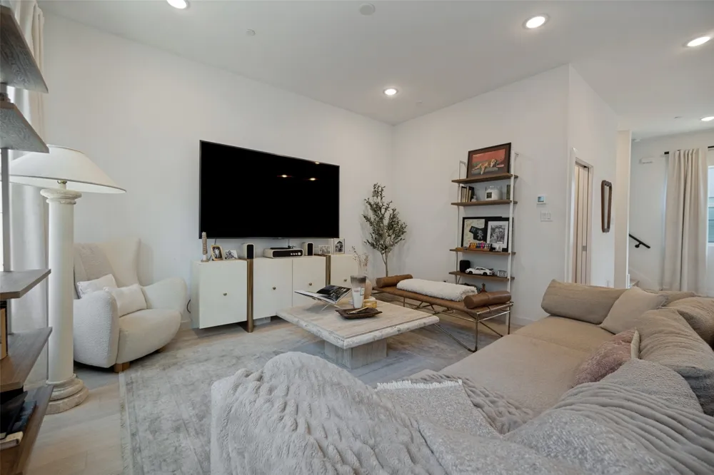 427 W 10th Street #601 Dallas, TX 75208