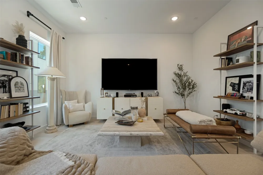 427 W 10th Street #601 Dallas, TX 75208