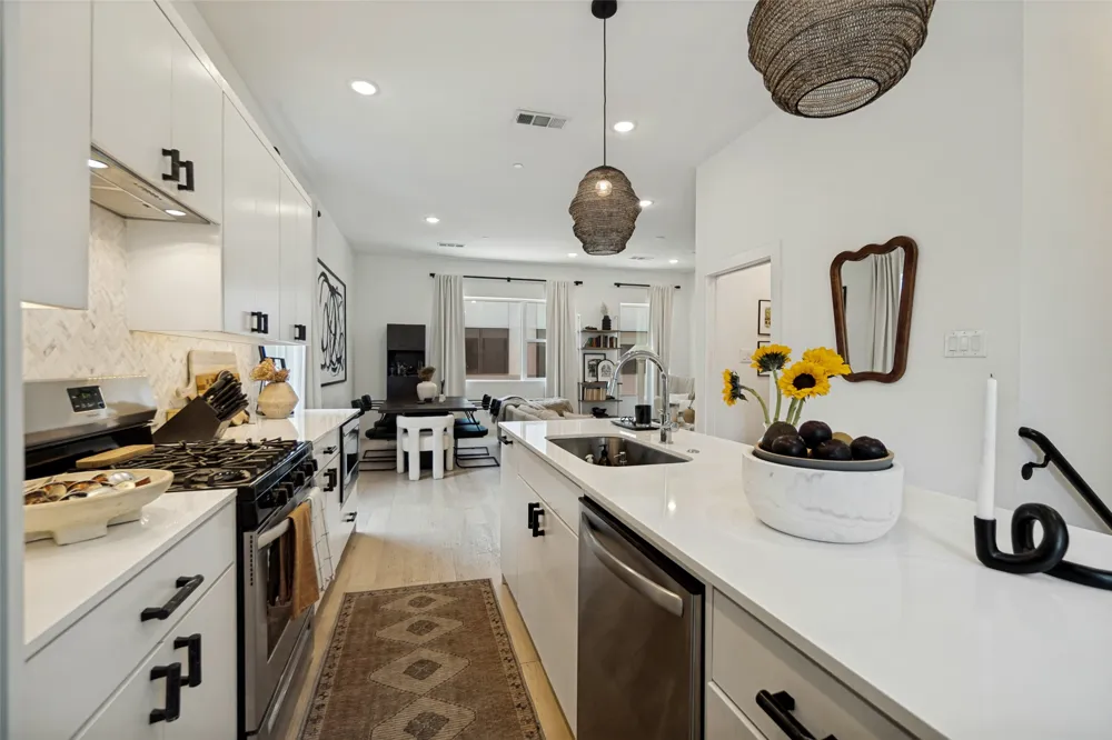 427 W 10th Street #601 Dallas, TX 75208