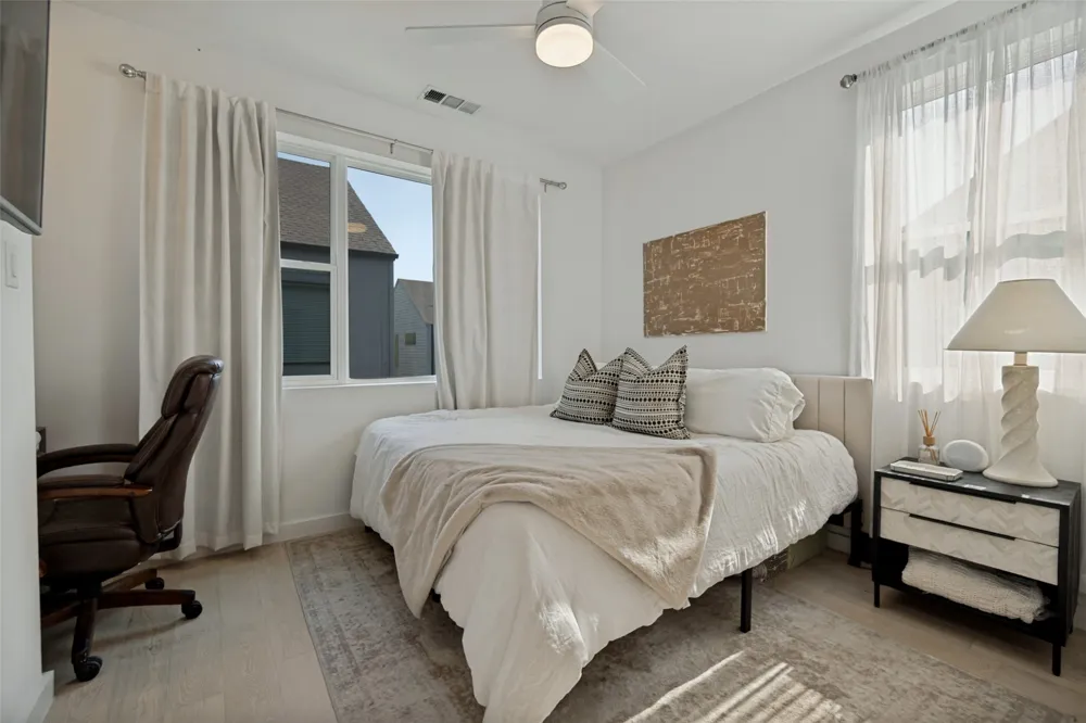 427 W 10th Street #601 Dallas, TX 75208