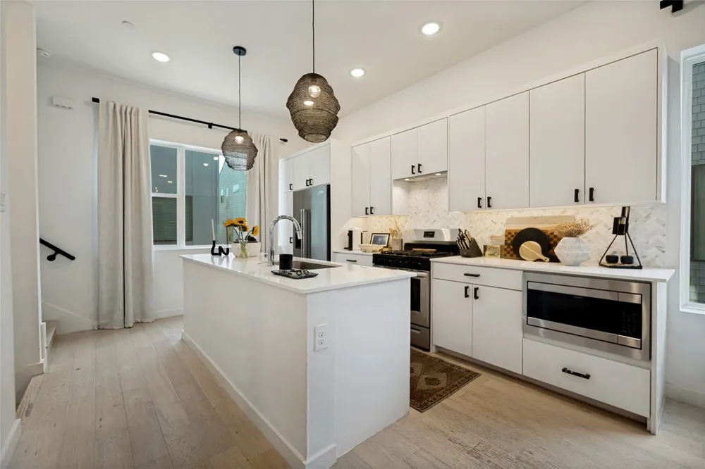 427 W 10th Street #601 Dallas, TX 75208