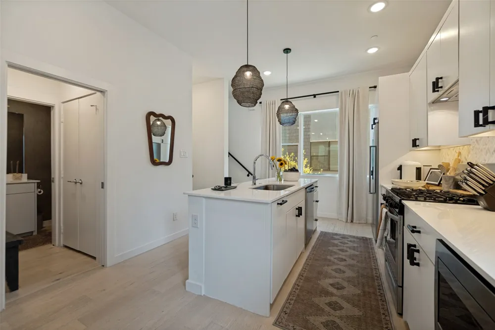 427 W 10th Street #601 Dallas, TX 75208