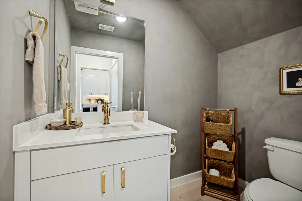 427 W 10th Street #601 Dallas, TX 75208