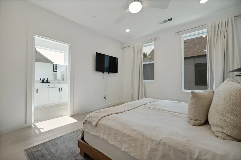 427 W 10th Street #601 Dallas, TX 75208