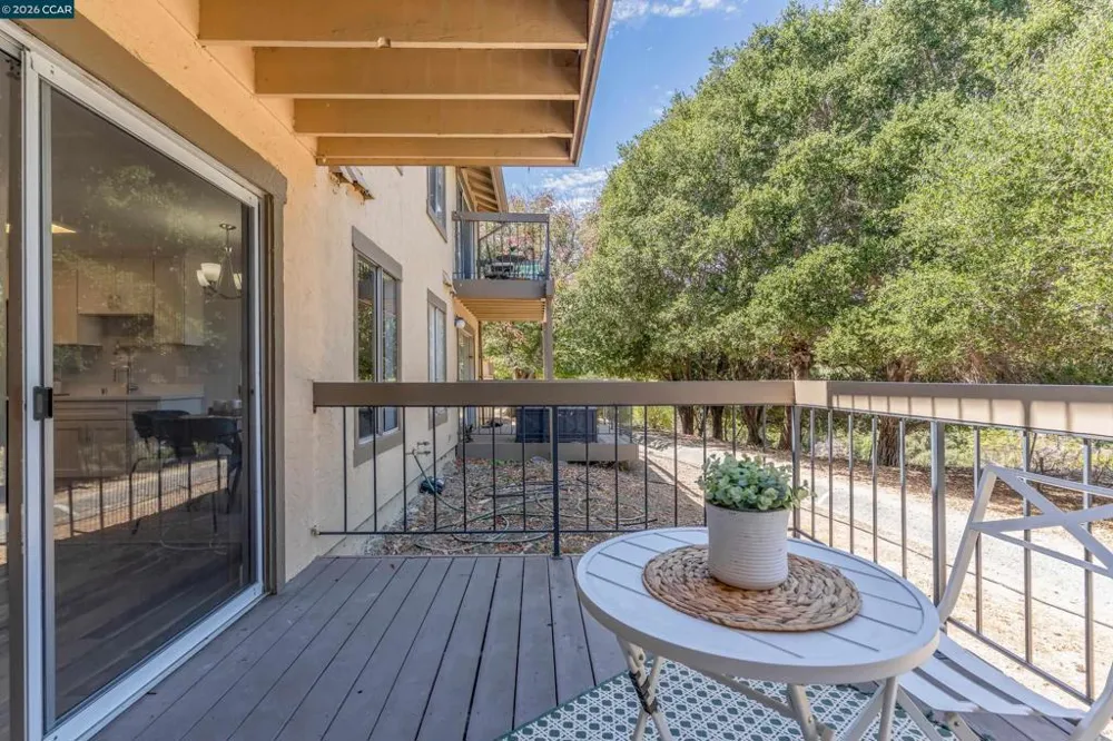 5318 Ridgeview Cir #5 El Sobrante, CA 94803