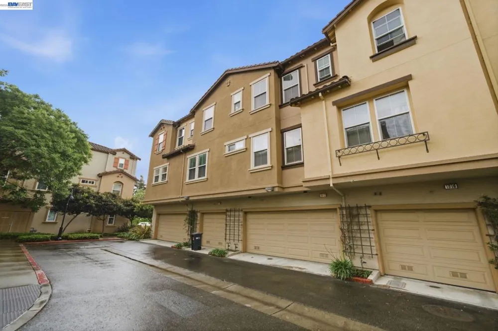 1012 Martin Luther King Dr Hayward, CA 94541