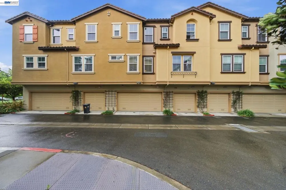 1012 Martin Luther King Dr Hayward, CA 94541