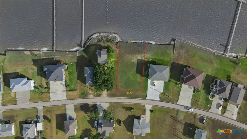 1664 W Bayshore Drive Palacios, TX 77465