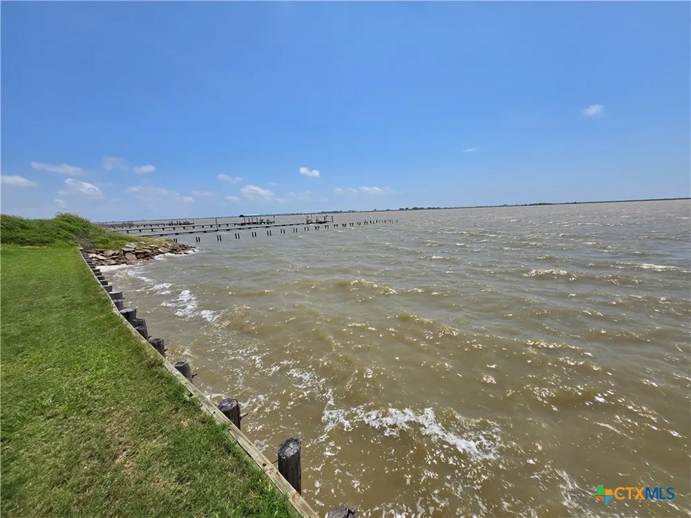 1664 W Bayshore Drive Palacios, TX 77465